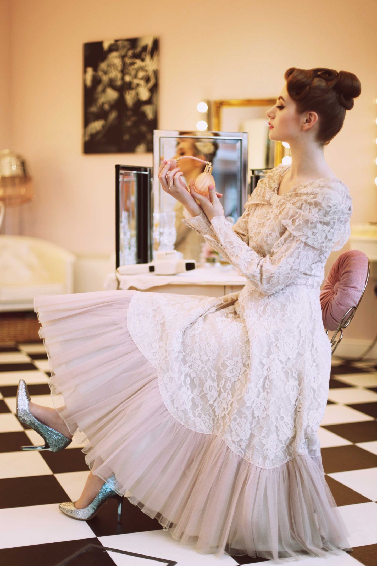 vintage 1950 wedding dress Stunning 1950's Ivory Silk Organza Tea Length / XS Spring/Fall Vintage Wedding Dresses; 5 Bridal